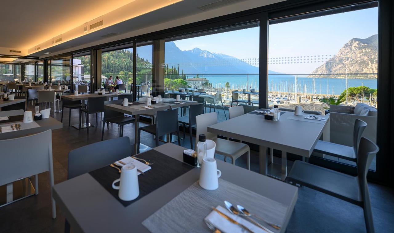 Hotel Riviera Riva del Garda Esterno foto